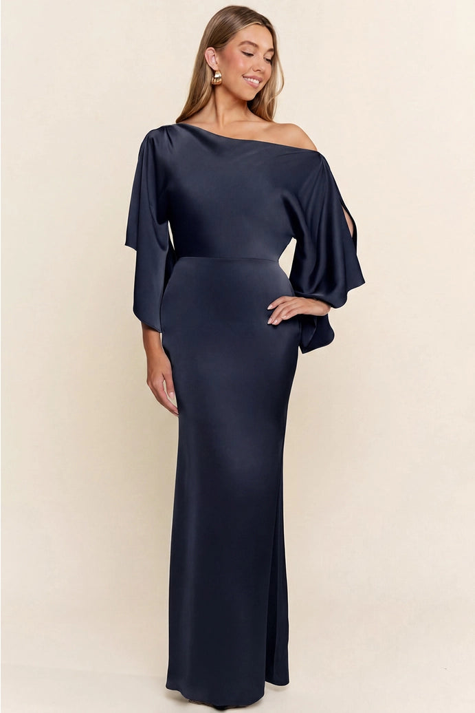 Robe à manches fendues