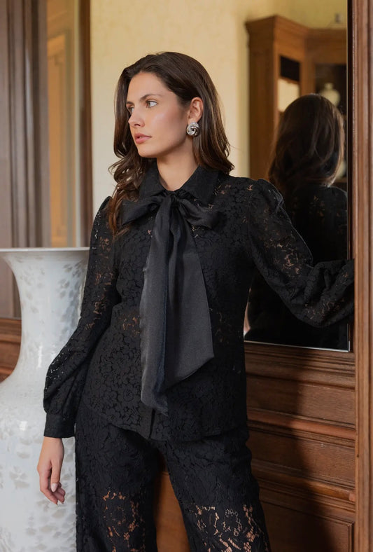 Charlotte lace blouse black