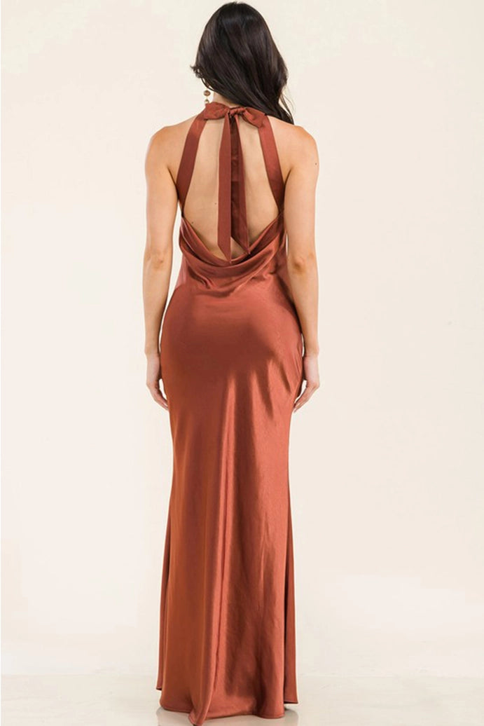 Robe à encolure américaine à nouer