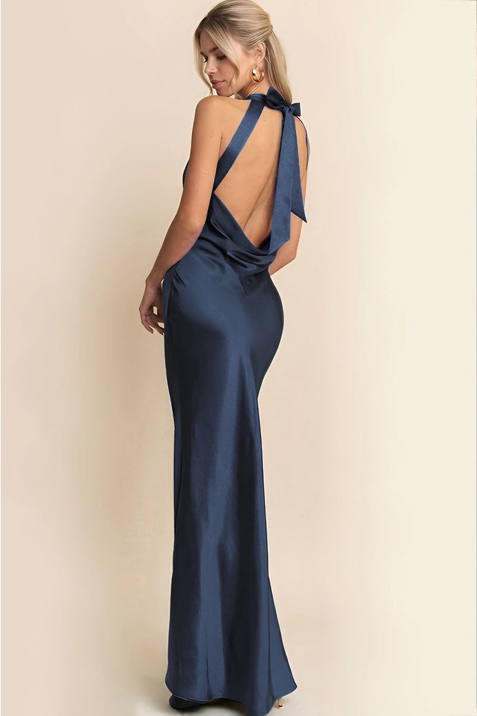 Robe à encolure américaine à nouer